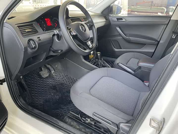 Фото 7 - Volkswagen Santana