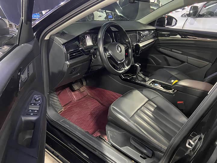 Фото 8 - Volkswagen Passat