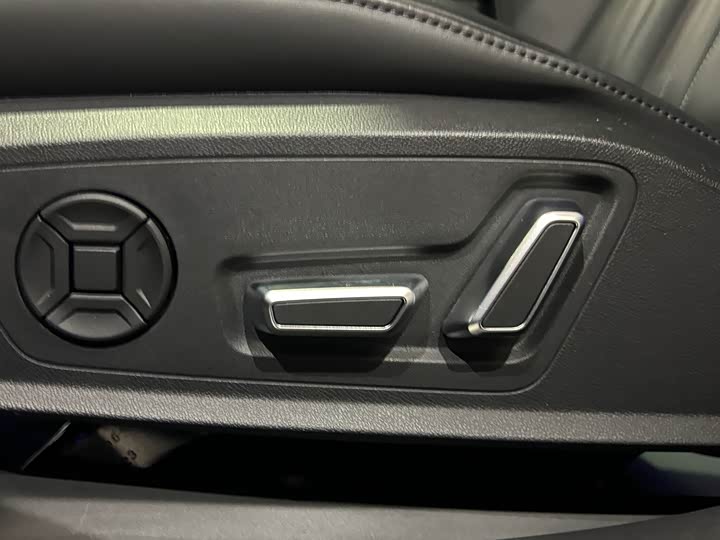 Фото 8 - Audi A6L