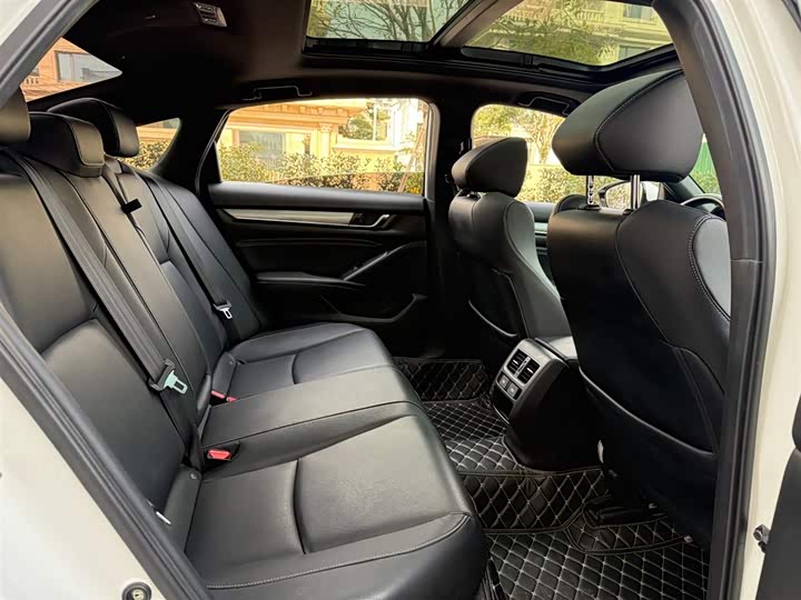 Фото 6 - Honda Inspire