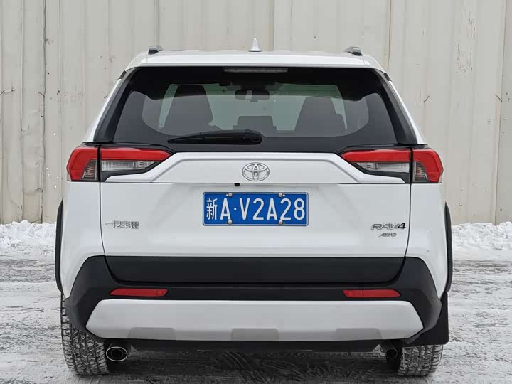 Фото 4 - Toyota RAV4