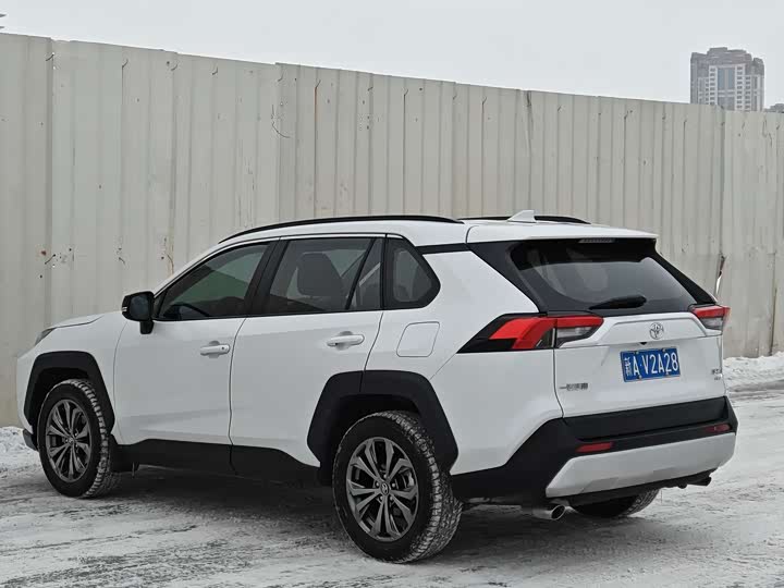 Фото 5 - Toyota RAV4