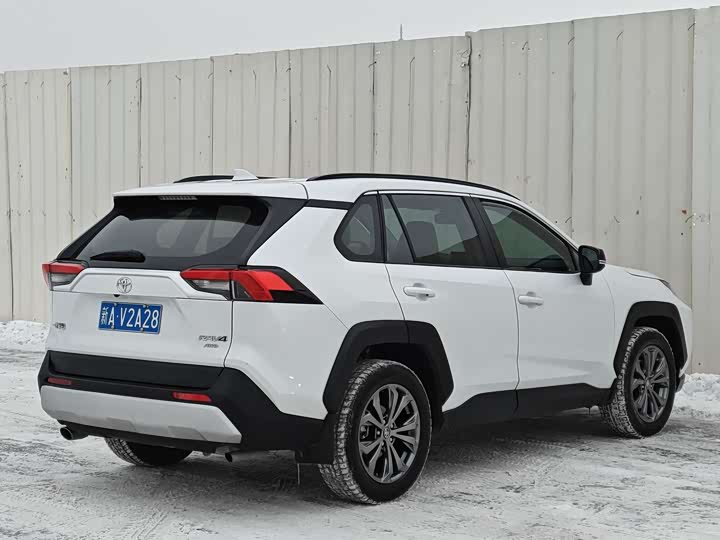 Фото 6 - Toyota RAV4