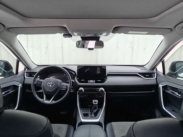 Фото 7 - Toyota RAV4