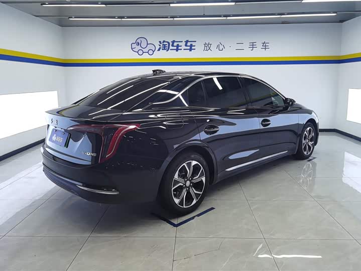 Фото 3 - Hongqi E-QM5