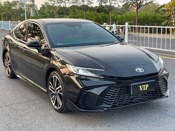 Фото 3 - Toyota Camry