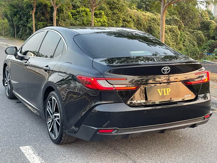 Фото 4 - Toyota Camry