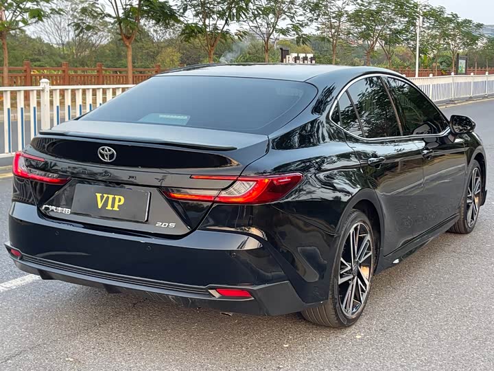 Фото 6 - Toyota Camry