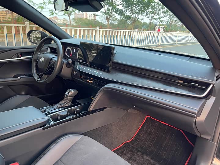 Фото 7 - Toyota Camry