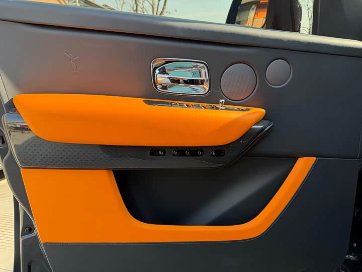 Фото 6 - Rolls-Royce Cullinan