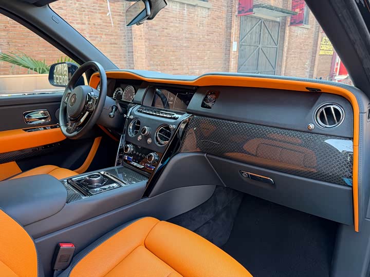 Фото 9 - Rolls-Royce Cullinan