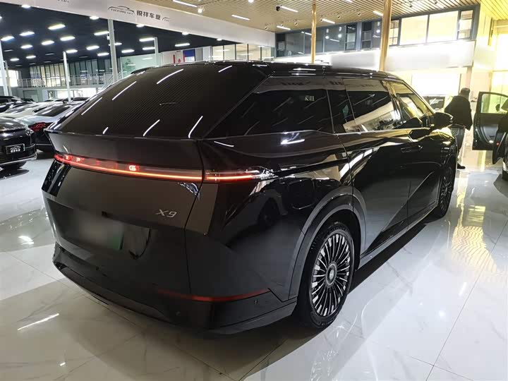 Фото 7 - XPeng X9