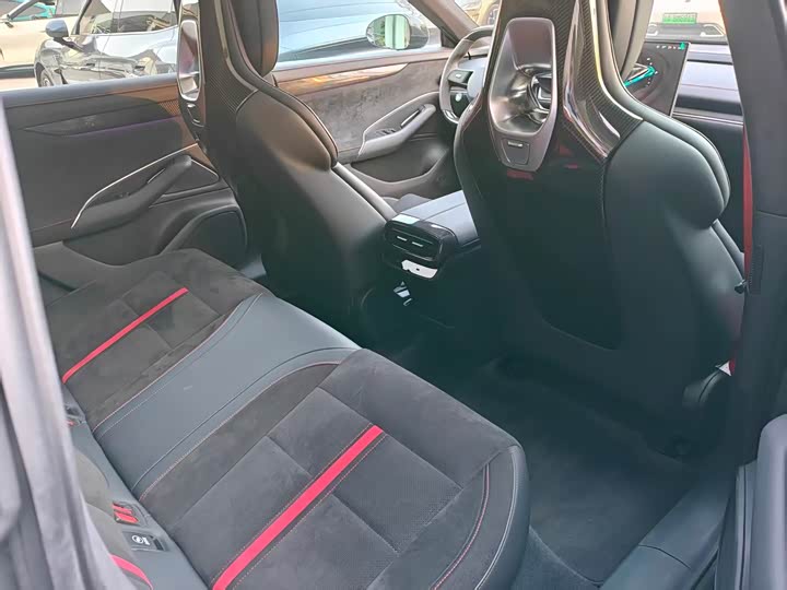 Фото 8 - Xiaomi SU7 Ultra