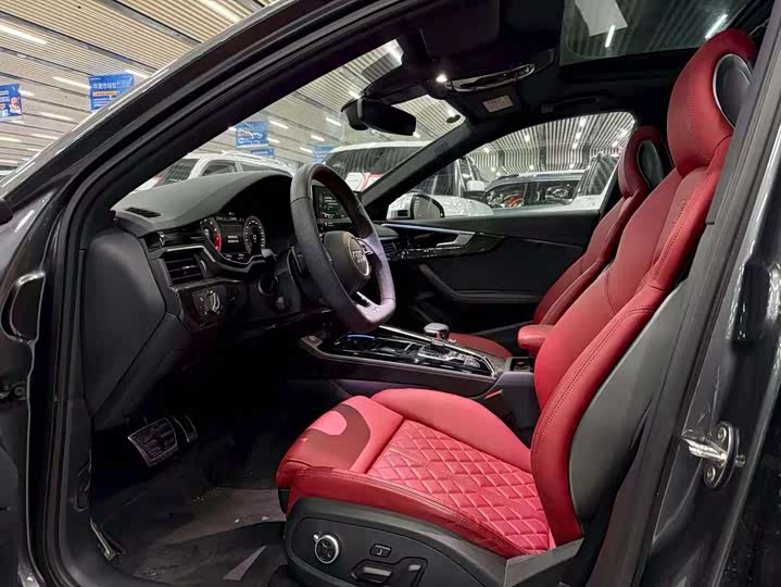 Фото 4 - Audi S4