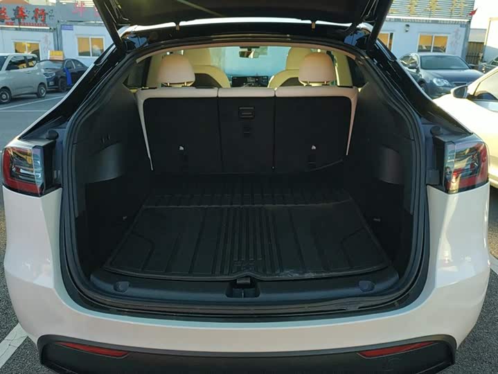 Фото 4 - Tesla Model Y