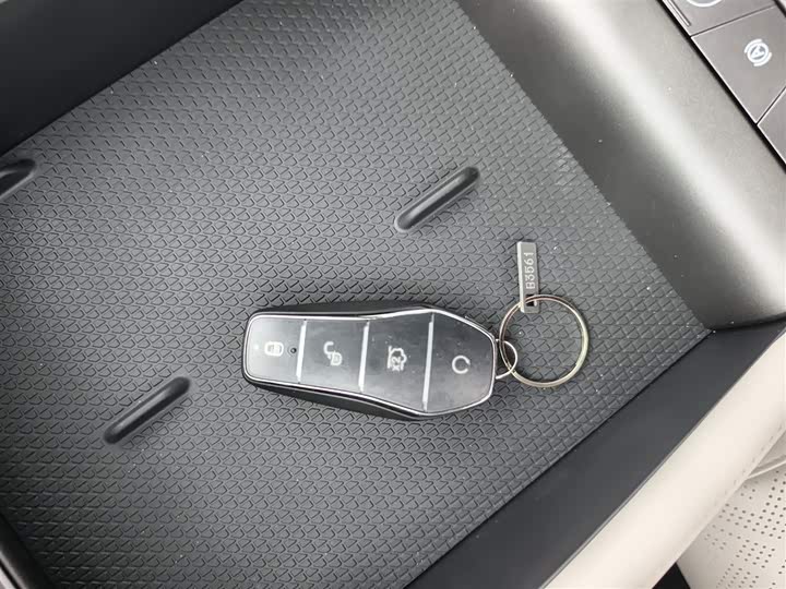 Фото 9 - BYD Yuan Up