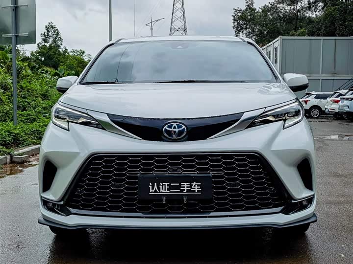 Фото 2 - Toyota Granvia