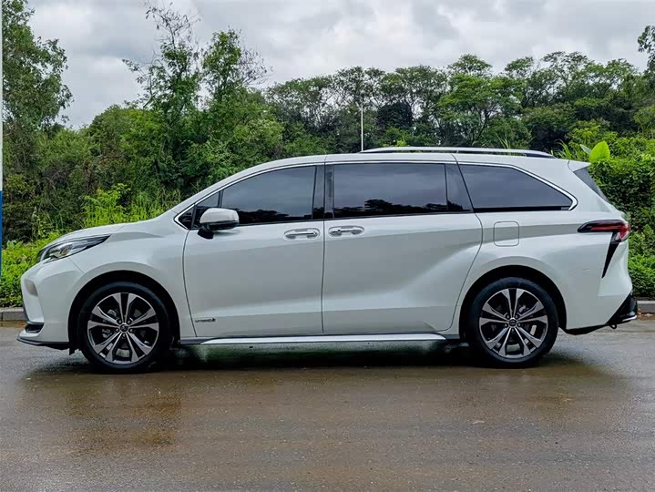 Фото 4 - Toyota Granvia