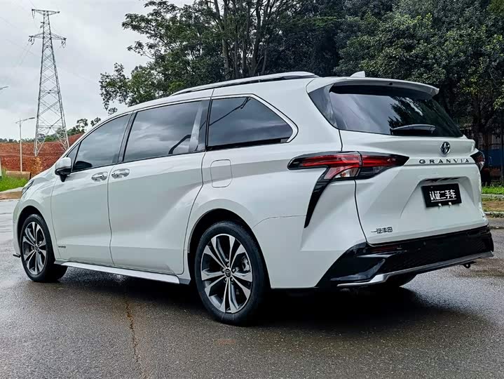 Фото 5 - Toyota Granvia