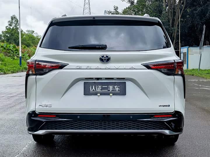 Фото 6 - Toyota Granvia