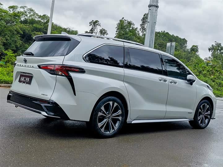 Фото 7 - Toyota Granvia