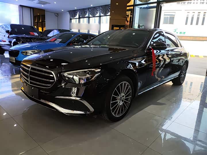 Фото 1 - Mercedes-Benz E-Class