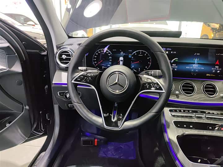 Фото 3 - Mercedes-Benz E-Class