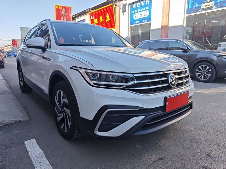 Фото 3 - Volkswagen Tiguan L Pro
