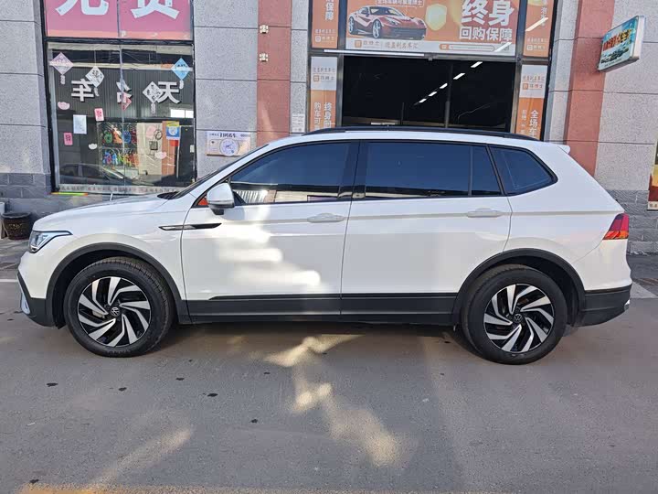 Фото 7 - Volkswagen Tiguan L Pro