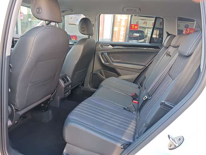 Фото 9 - Volkswagen Tiguan L Pro