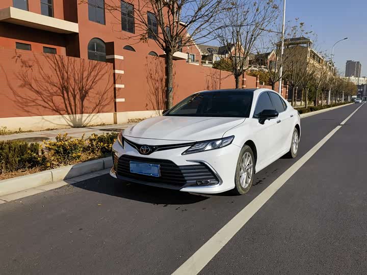 Фото 1 - Toyota Camry