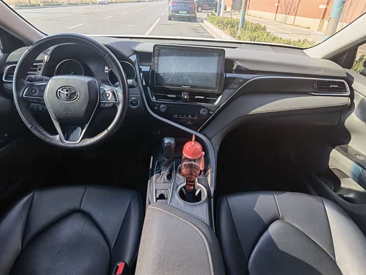Фото 4 - Toyota Camry