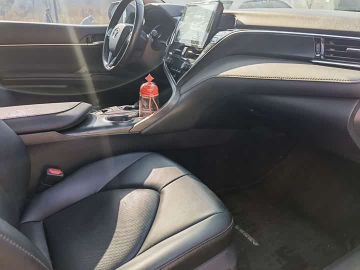 Фото 5 - Toyota Camry