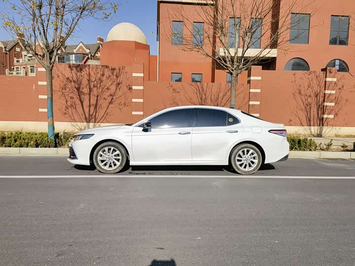 Фото 6 - Toyota Camry