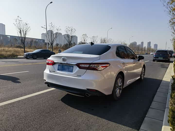 Фото 9 - Toyota Camry