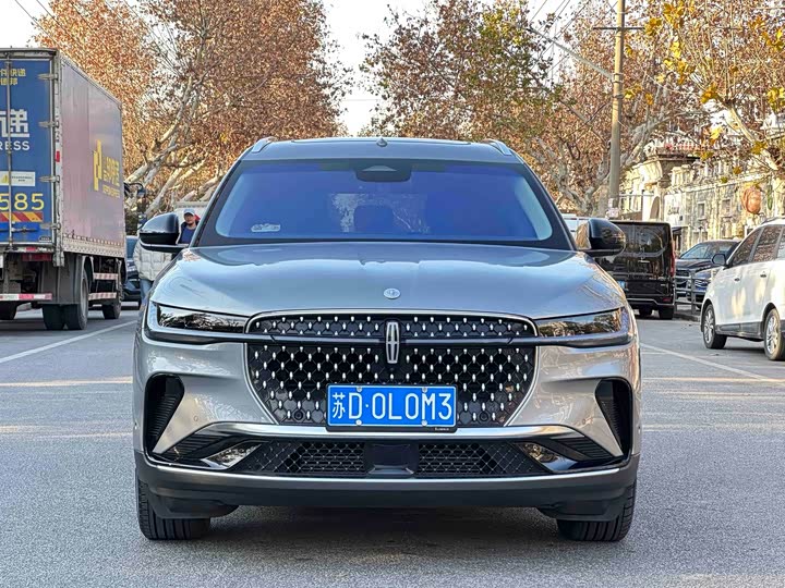 Фото 2 - Lincoln Nautilus