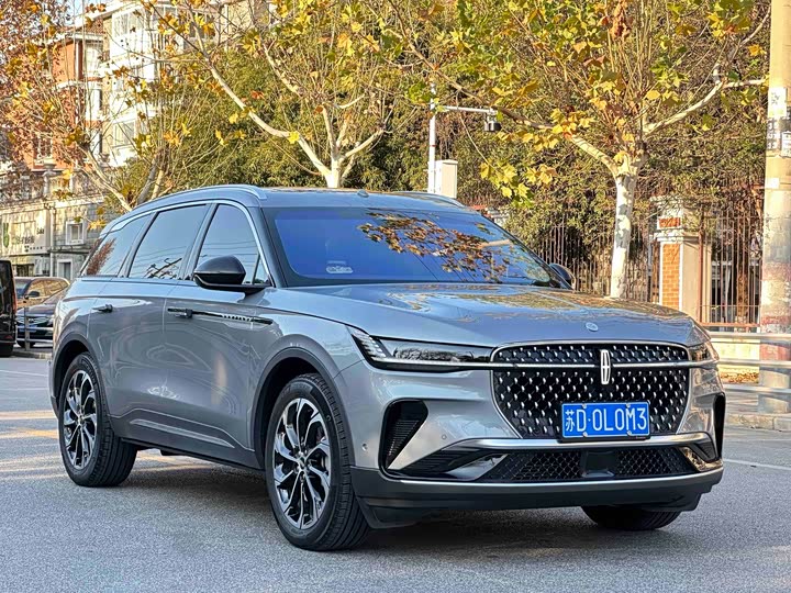 Фото 3 - Lincoln Nautilus