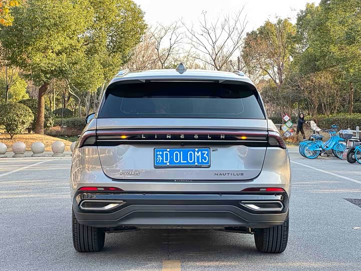 Фото 5 - Lincoln Nautilus