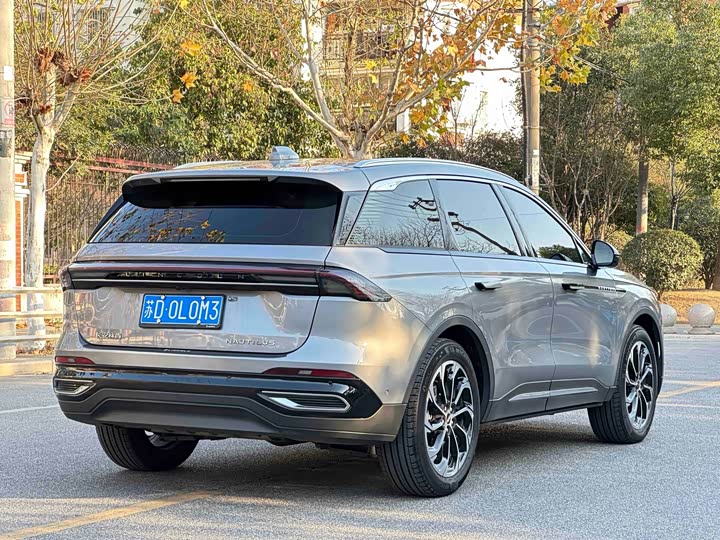 Фото 6 - Lincoln Nautilus