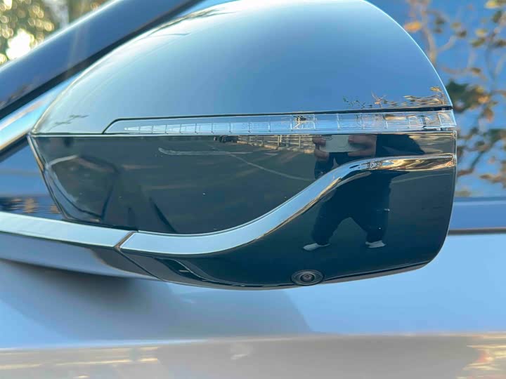 Фото 7 - Lincoln Nautilus