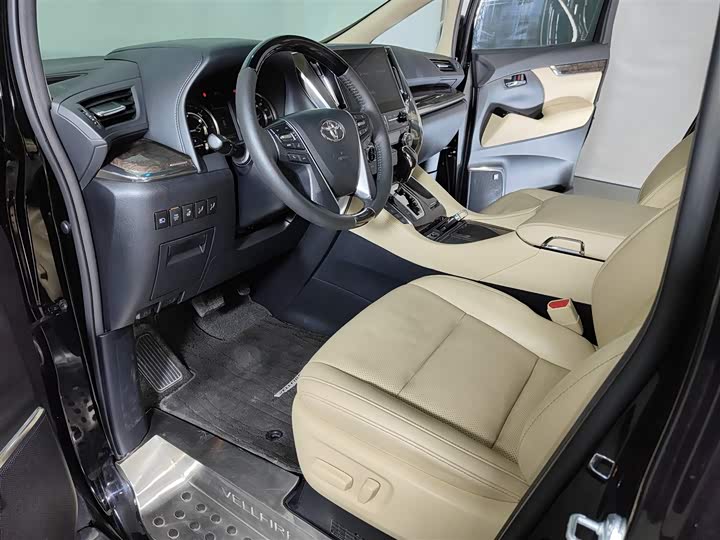 Фото 5 - Toyota Vellfire