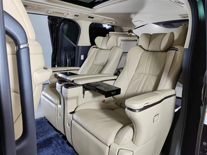 Фото 8 - Toyota Vellfire