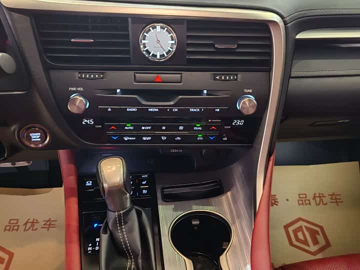 Фото 6 - Lexus RX