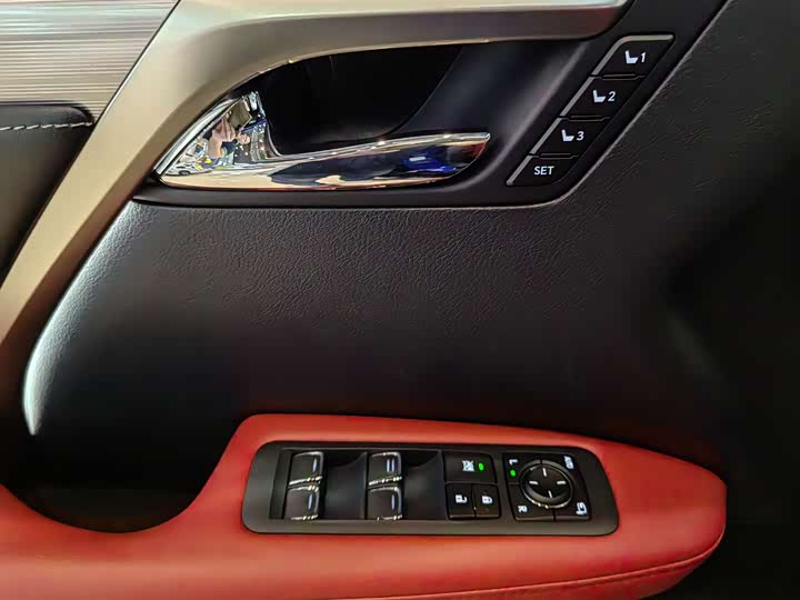 Фото 8 - Lexus RX