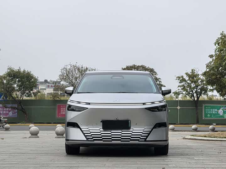 Фото 3 - XPeng X9