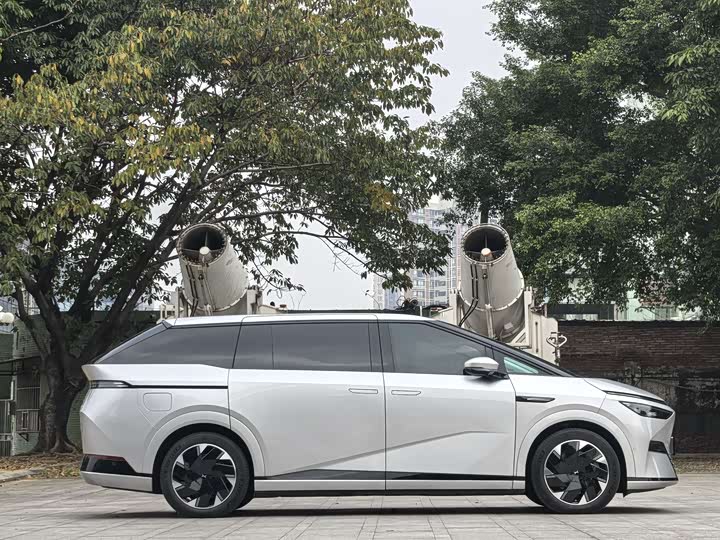 Фото 4 - XPeng X9