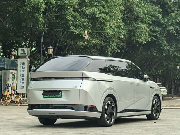 Фото 6 - XPeng X9