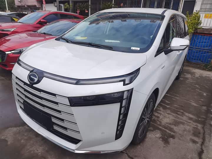 Фото 2 - GAC Trumpchi E8