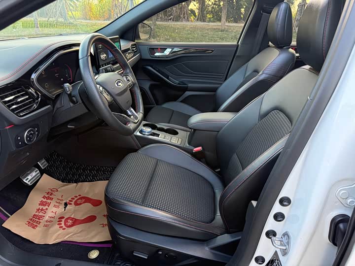 Фото 4 - Ford Focus