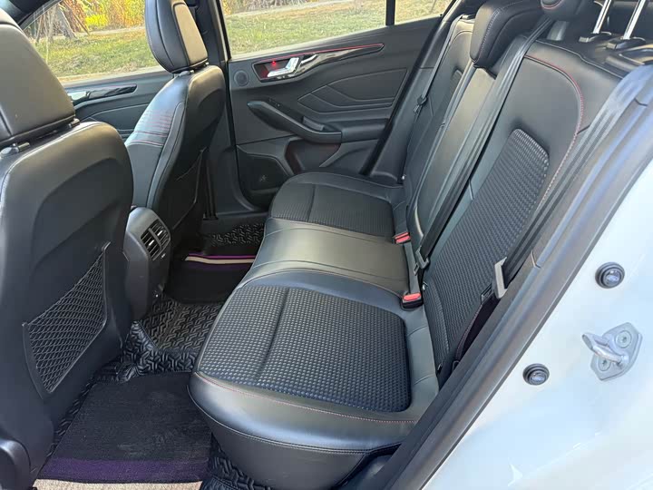 Фото 6 - Ford Focus